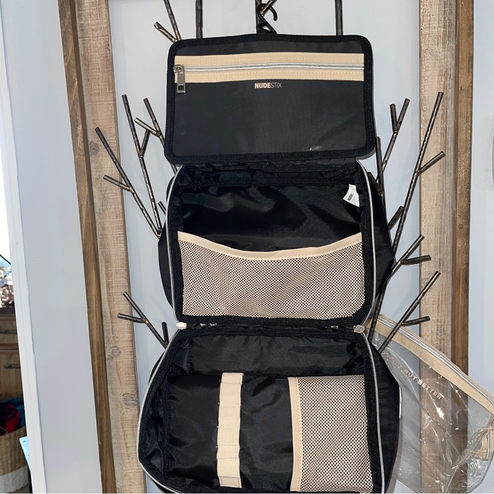 NUDESTIX Hanging Cosmetics Case/Toiletries Case - Picture 8 of 12